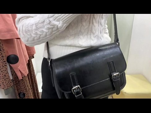 ❤️ 年轻婊子FeralBerry在试衣间用假阳具公开自慰 Beautiful porn